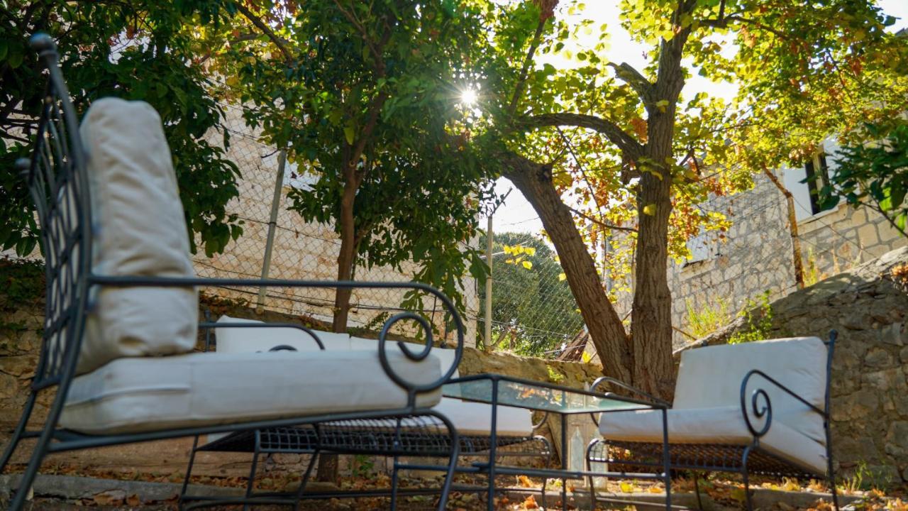 Charming Two-Bed Apartment Orange Garden Sutivan Eksteriør billede